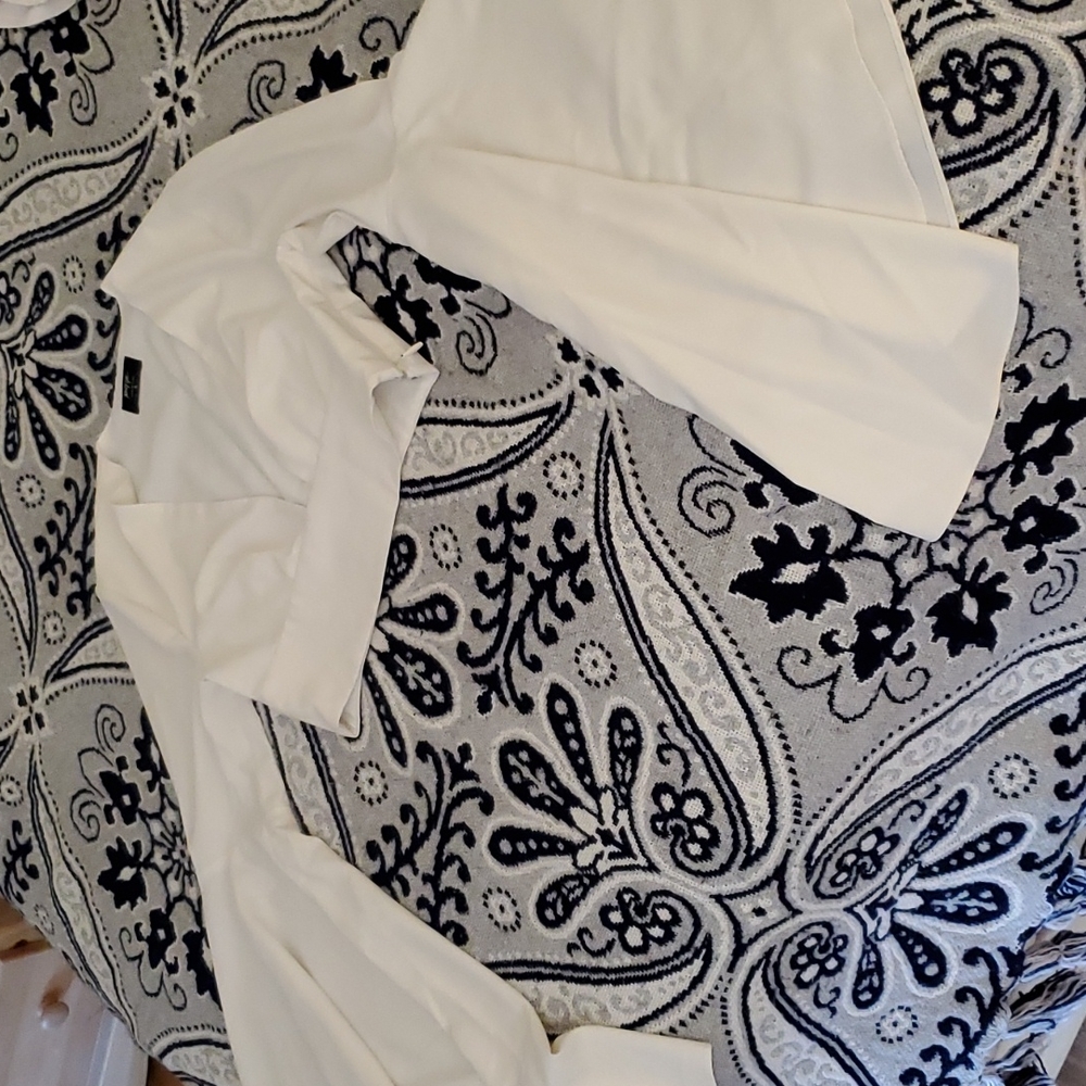 Crop top with wide sleeves